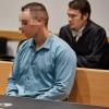 Der wegen Mordes angeklagte Piotr S., 32, auf der Anklagebank des Augsburger Landgerichts.