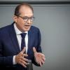 Alexander Dobrindt, CSU-Landesgruppenchef, spricht im Plenum bei der Sitzung des Bundestags.