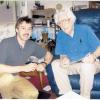 Im Jahr 2004 besuchte Rolf Ebnet Bob Muirhead – einen ehemaligen US-Soldaten, der 1944 über dem Schwarzwald aus seiner Maschine abspringen musste. 