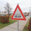 Schon seit über zehn Jahren steht bei der Haltestelle Königsbrunn Zentrum dieses Schild.  	
