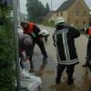 In den Roggenburger Ortsteilen Ingstetten und Schießen kämpfen Bürger und Feuerwehr gegen die Wassermassen