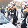 Erfolgreich unterzogen sich die Mitglieder der Feuerwehr Leeder einer Leistungsprüfung, hier bei der Bergung einer im Auto eingeklemmten Person.  