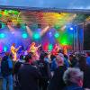 Das sechste Soundfeld-Festival kam bei den musikbegeisterten Besucherinnen und Besuchern hervorragend an. Eine stimmungsvolle, bunte Beleuchtung sorgte zudem für eine besondere Atmosphäre.