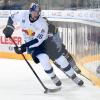 ARCHIV - Eishockey: DEL, ERC Ingolstadt - EHC München, Hauptrunde, 18. Spieltag am 13.11.2016 in Saturn-Arena, Ingolstadt Bayern. Konrad Abeltshauser von München am Puck. zu dpa-Meldung: «Abeltshausers ungewöhnliches Hobby: Der strickende Eishockey-Profi» vom 29.03.2017 Foto: Armin Weigel/dpa +++c dpa - Bildfunk+++