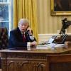 US-Präsident Donald Trump bei einem Telefonat im Oval Office in Washington.