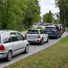 Nach einem schweren Unfall auf der A96 staut sich der Verkehr unter anderem in der Spöttinger Straße in Landsberg.

