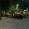 Der Biergartenbetrieb auf dem Johannimarkt lädt bis spät in die Nacht zum gemütlichen Zusammensitzen ein. 
