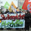 Etwa 1000 Studenten und Unterstützer zogen gestern Mittag durch die Augsburger Innenstadt, um gegen Studiengebühren und für das Volksbegehren zu demonstrieren. 