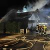 Etwa 100 Feuerwehrleute waren in der Nacht auf Mittwoch bei einem Wohnhausbrand in Denklingen im Einsatz. Der Sachschaden beläuft sich nach ersten Schätzungen auf rund eine halbe Million Euro. 
