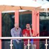 Sportdirektor Matthias Sammer (l) und der verletzte Franck Ribery verfolgen das Training vom Balkon. 