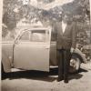 Dieses Bild entstand im Jahr 1956 und zeigt Josef  aus  mit seinem VW Käfer. Eine Besonderheit dieses Fahrzeugs war damals ein Schiebedach. 