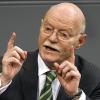 Der frühere Verteidigungsminister Peter Struck (SPD) ist tot. Er starb am Mittwochmittag im Alter von 69 Jahren in einer Berliner Klinik an den Folgen eines Herzinfarkts, wie ein Sprecher der Familie mitteilte.