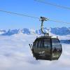 Eine Gondel der Seilbahn am Ifen fährt bei Hirschegg (Österreich).