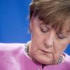 Eine schwere Woche für Merkel: Die eigene Schwesterpartei fragt sich, ob es einen Kurswechsel in der Flüchtlingspolitik womöglich nur mit einer neuen Kanzlerin gibt. 