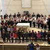 Mit Begeisterung sangen die Buben und Mädchen des Kindergartens beim Ellgauer Adventssingen. Auch der Kirchenchor Ellgau stimmte mit besinnlichen Liedern auf die Weihnachtszeit ein. 	