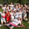 Die Fußballerinnen des SV Auerbach feierten den Titelgewinn in der Kreisklasse Allgäu und steigen damit in die Kreisliga auf. 	