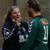 Klare Ansage: Sylvia Harlander (hier mit Maximilian Jekle) ist heute in ihrem Heimatverein TSV Niederrraunau Torwarttrainerin. In ihrer aktiven Laufbahn trug sie 70 Mal das Nationaltrikot.  	
