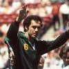 Franz Beckenbauer (vorn) grüßt 1978 das Publikum nach einem Spiel von Cosmos New York.