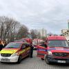 Gemeinsam mit weiteren bayerischen Feuerwehren transportiert die Berufsfeuerwehr Augsburg das mobile Hochwasserschutzsystem nach Niedersachsen. 