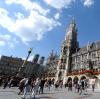 In München hat sich ein Mann auf dem Marienplatz selbst in Brand gesteckt. 