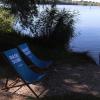 Ruhe in den Morgenstunden am Oberrieder Weiher: Im Rahmen unserer Aktion „Sommer am See“ haben wir den beliebten Badesee in Breitenthal besucht. Die Badegäste genießen die Idylle.  	