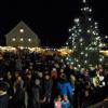 Der Ziemetshauser Christkindlesmarkt strahlt nach wie vor große Anziehungskraft aus. Begeisterte Menschenmengen bevölkerten auch bei schlechtem Wetter das Weihnachtsdorf.
