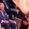 Der britische Prinz Charles verfolgt den Auftritt traditioneller Tänzer während der Eröffnungszeremonie des Treffens der Regierungschefs des Commonwealth (CHOGM).