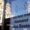 Die Regeln in Augsburg werden verschärft, da der Grenzwert von 50 infizierten Personen auf 100.000 Einwohner überschritten wurde