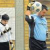 Eine wichtige Rolle spielen beim Hallenfußball die Torhüter, denn oft fällt die Entscheidung im Siebenmeterschießen. Hier Denis Schnürch (SC Altenmünster/links) und Ralph Henkel (SV Adelsried). 