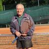 Auch mit seinen 82 Jahren ist Helmut Ammann noch mehrmals wöchentlich auf der Tennisanlage in Babenhausen anzutreffen - selbstverständlich auch als Spieler.