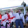 Fans feiern die britische Frauen-Fußball-Mannschaft auf dem Trafalgar Square in London.