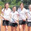 Die Tennis-Juniorinnen 2 des TC Wertingen stehen derzeit in der Kreisklasse 1 auf Platz zwei. Von Links: Juliane Stauch, Jana Gleich, Laura Winter und Alina Dworschak. 