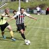 Die Spielertrainer im Zweikampf: Michael Matzka (Loppenhausen, links) hatte das Nachsehen gegen den Fellheimer Colak Özgür, dessen Mannschaft am Ende als klarer Sieger den Aufstieg feierte. 