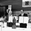 Im Mai 1988 unterzeichneten die Bürgermeister Antoine Glémain und Georg Barfuß die Partnerschaftsurkunde zwischen Segré und Lauingen. 	
