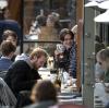 In Schweden sind Cafés trotz der Corona-Pandemie geöffnet.
