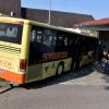 Bei einem Schulbusunfall in Großaitingen sind am Donnerstagmorgen vier Kinder leicht verletzt worden.