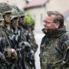 Verteidigungsminister Boris Pistorius (Zweiter von rechts) will die Bundeswehr "kriegstüchtig" machen.