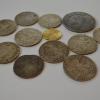 Ein Teil des Schatzes von Hausen. 1957 wurden die Münzen bei Ausschachtungsarbeiten in einem alten Bauernhaus gefunden. Sie stammen in der Mehrzahl aus der Zeit des Dreißigjährigen Kriegs. Wahrscheinlich kamen sie nach dem Krieg gemeinsam mit Neusiedlern aus Tirol und der Schweiz in die Region.