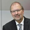 Heinz-Peter Meidinger ist Bundesvorsitzender des Deutschen Lehrerverbandes. Er begrüßt die coronabedingt längeren Schließungen der Schulen.