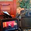 Die Streaming-Module für die Chorproben spielt Domkapellmeister Stefan Steinemann vor der Kamera ein.
