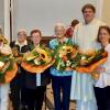 Stadtpfarrer Pater Steffen Brühl bedankte sich bei Helene Kohlert, Rosa Krammer, Hedwig Ocker und Johanna Sonnberger für ihren Einsatz.  	Foto: Pfarrei St. Jakob