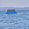 Die Passagierfähre MV Nyerere treibt umgedreht im Wasser.