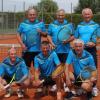 Die meisterlichen Herren 55 des Tennisclubs Riesbürg (hinten von links): Alfred Singer, Hubert Singer, Herbert Herrle sowie (kniend) Josef Tischinger, Thomas Geiß und Joachim Herrling. Es fehlt Volker Roocks. 	