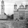 So sah der Rathausplatz vor 60 Jahren aus. 1961 befand sich hier eine riesige Baugrube. Im November 1962 begann die Auffüllung, 1963 folgte die Pflasterung. 