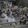 Die Hongkonger Polizei hielt sich zwar zuerst zurück, ging dann aber massiv gegen die Demonstranten vor.