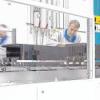 Sie auch diese Jobs in Gefahr? Angestellte bedienen am Firmensitz Blaubeuren der Centrotherm Photovoltaics AG eine Testanlage. 