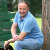 Der kernige Kartoffelbauer Clemens (44) aus dem Münsterland, Nordrhein-Westfalen, lebt mit seinen Eltern auf einem Hof mit 42 ha Kartoffelanbaufläche, sowie 10 ha Wald und 500 Schweinen