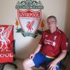 Gemütlich gemacht hat es sich im Bild oben Mario Skrotzki als glühender Fan des FC Liverpool im eigenen Wohnzimmer.
