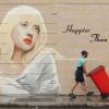 Ein Wandgemälde in Dublin, das die US-Sängerin Billie Eilish in der Optik ihrer neuen Platte  «Happier Than Ever» zeigt, gemalt von der Künstlerin Emmalene Blake.