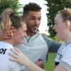 In der vergangenen Saison stieg Trainer Fabian Wolf mit dem SC Biberbach (links Anna Jarasch, rechts Nina Altmann) in die Landesliga auf. Im ersten Spiel geht es gegen den FC Alburg.